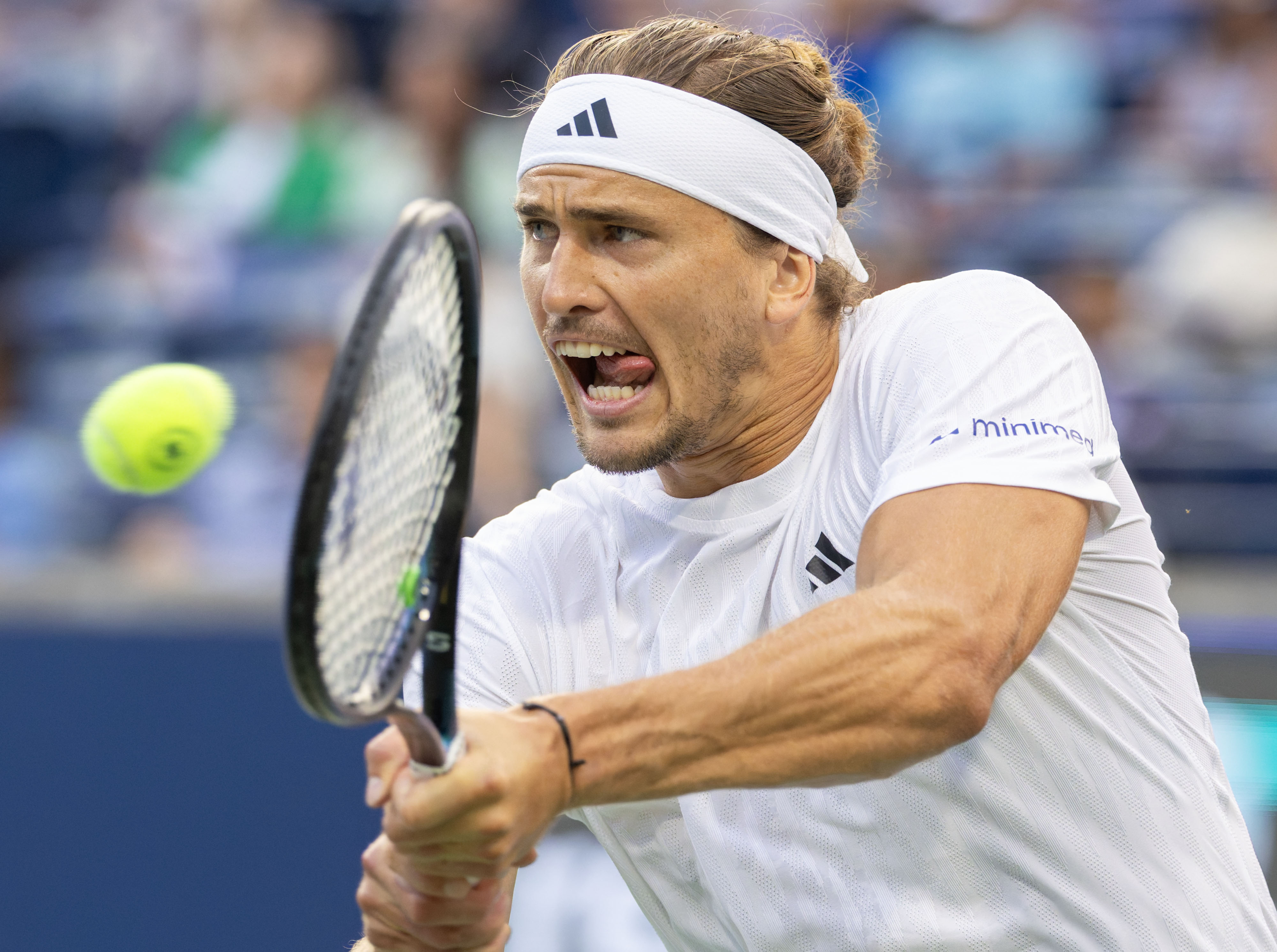 关于美国网球队力克欧洲网球队,兹维列夫爆发神勇的信息 关于美国网球队力克欧洲网球队,兹维列夫爆发神勇的信息